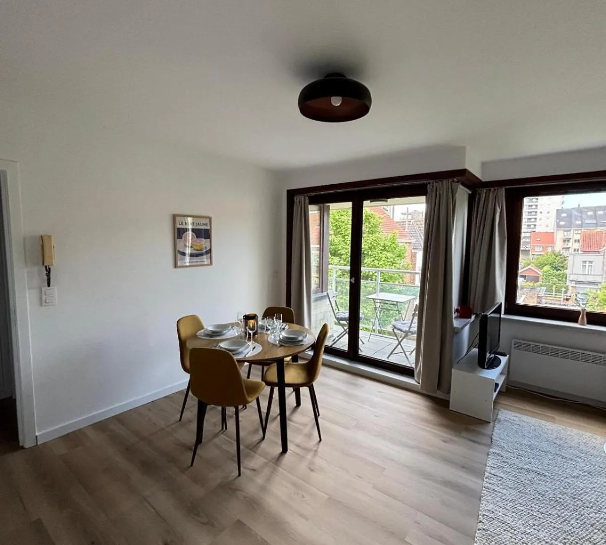 Cozy 1-Bedroom Apartment Near The Beach In Ostend T59